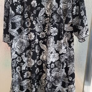 Floral Black and White Womans Cover Up NWOT Never Wore It.